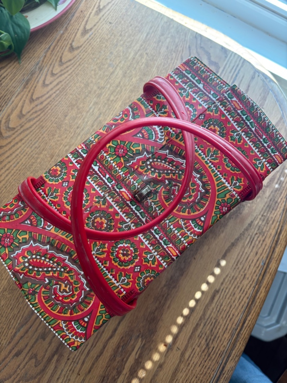 Vintage Red Paisley vinyl Case with Top Handle - Picture 7 of 17